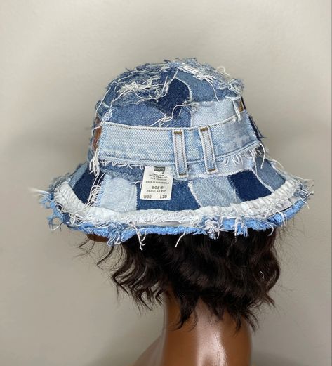 Upcycled Bucket Hat, Jean Upcycle Diy, Diy Denim Crafts, Big Bucket Hat, Diy Clothes Upcycle, Jeans Diy Upcycle, Jeans Bucket Hat, Bucket Hat Ideas, Jean Upcycle