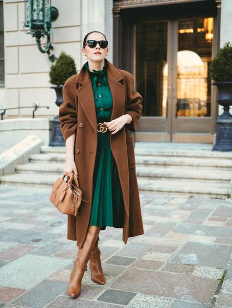 Emerald Green Outfit, Green Dress Outfit, Rok Outfit, Color Combos Outfit, Color Combinations For Clothes, Mode Chic, Outfit Trends, Modieuze Outfits, Ținută Casual