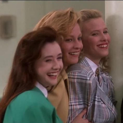 Heathers Aesthetic Movie, Heathers Movie Aesthetic, Heather Duke Movie, Heather Duke Pfp, Heather Chandler Pfp, Heathers The Musical Aesthetic, Heathers The Movie, Heather Chandler Aesthetic, Heathers Pfp