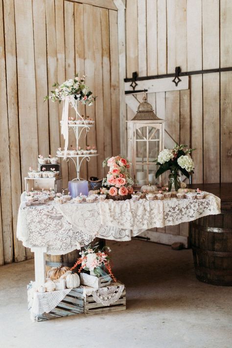 Diy Fall Wedding, Wedding Shabby Chic, Shabby Chic Wedding Decor, Vintage Country Weddings, Shabby Chic Decorating, Chic Living Room Decor, Shabby Chic Party, Wedding Ideas On A Budget, Shabby Chic Decor Bedroom