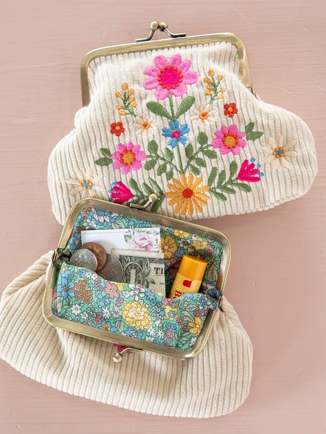 Kisslock Coin Purse - Cream Folk Flower-view 1 Crochet Coin Purse, Folk Floral, Clasp Purse, Cork Bag, Flower Purses, Embroidery Vintage, Folk Art Flowers, Headband Jewelry, Tiny Treasures