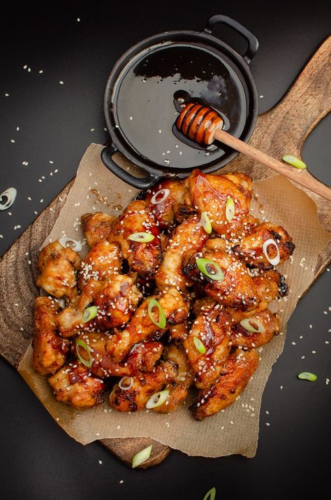 This honey garlic chicken wings recipe will bring the best Asian flavour to your table. Easy to prepare chicken wings, cut, coated and oven-baked. We show you how to make a sweet, sticky, glaze to add to the chicken wings. The homemade marinade is made from simple ingredients of honey, garlic, ginger, chilli and soy. Drizzle or dip the spicy sauce over the sticky chicken wings to serve as a Chinese starter, a lunchtime treat with a salad, or serve with rice for dinner. Homemade Chicken Marinade, Garlic Chicken Marinade, Garlic Chicken Wings Recipe, Homemade Marinade, Chicken Wing Marinade, Honey Garlic Chicken Wings, Asian Dinner, Garlic Chicken Wings, Chicken Wing Sauces