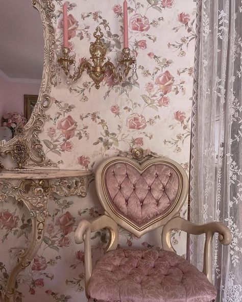 Regency Era Aesthetic, Aesthetic Royalcore, Aesthetic Chanel, Golden Aesthetic, Cottage Core Home, Royal Room, Lace Parasol, Romantic Academia, Pink Palace