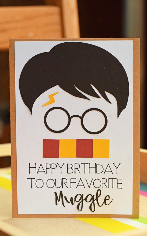 Harry Potter Inspired Birthday Card made with the Cricut Harry Potter Birthday Cards, Happy Birthday Harry Potter, Harry Potter Cards, Cricut Birthday Cards, Harry Potter Theme Birthday, Cumpleaños Harry Potter, Harry Potter Bday, Cricut Birthday, Idee Cricut