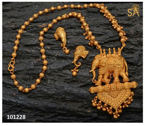 Elephant pendant necklace