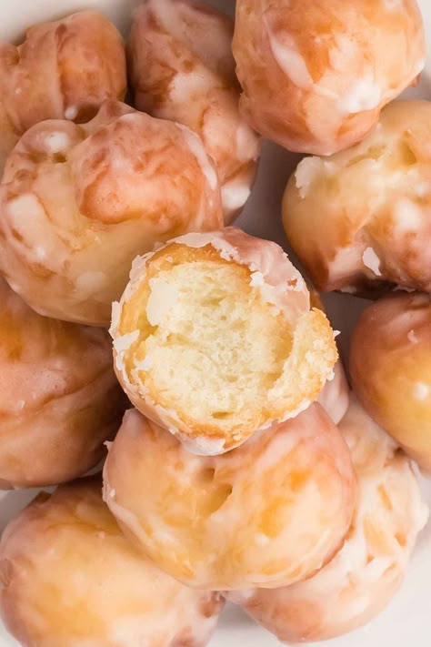 Dunkin Donut Copycat Recipe, Crumb Donut Recipes, Sour Cream Donut Holes Recipe, Munchkin Donut Recipe, How To Make Fluffy Donuts At Home, Munchkin Recipe Donut Holes, Donut Whole Recipe, Homemade Munchkins Donut Holes, Doughnut Balls Recipe