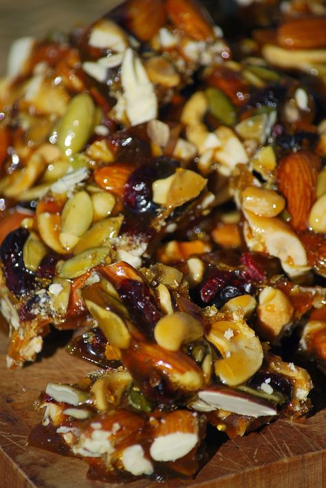 My story in recipes: Autumn Brittle Autumn Brittle, Roe Recipes, Recipes Autumn, Almond Brittle, Trail Mix Recipes, Brittle Recipes, Toffee Nut, Colors Of Fall, Christmas Candy Recipes