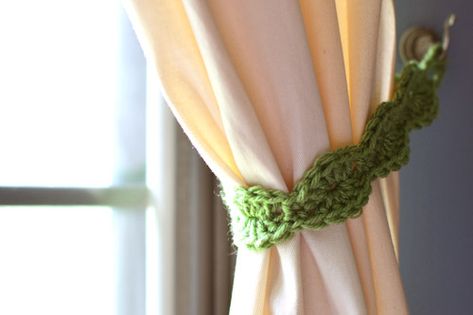 Curtain Tie Backs Diy, Crochet Curtain Pattern, Curtains Pictures, Handmade Curtains, No Sew Curtains, Curtain Holder, Simple Curtains, Crochet Curtains, Crochet Home Decor