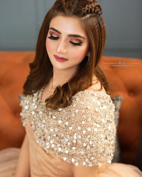 Hairstyle For Long Frock For Wedding, Hair Styles For Barat Function, Party Makeup Hairstyles Pakistani, Makeover Ideas For Women Hair, Hairstyles For Walima Function, Mehndi Function Hairstyles, Hairstyles For Mehndi Function Pakistani, Straight Hair Wedding Styles Brides, Hairstyle For Sangeet Function