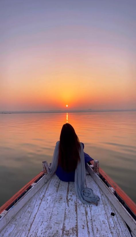 Cute Photo Poses, View Sunset, Photos For Instagram, Cute Pose, Sky Photography Nature, Peace Illustration, Dark Nature Aesthetic, Shadow Photos, Cute Photography