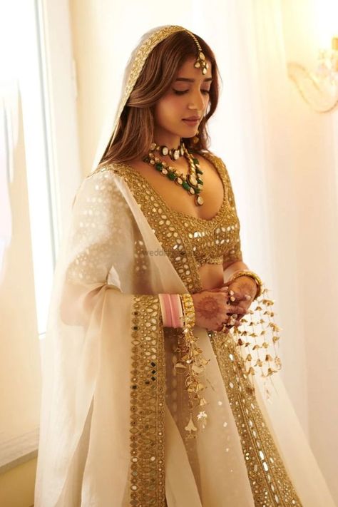 #JustMarried - Introducing wedding looks of Fashion Designer Arpita Mehta. With beautiful bridal lehenga & stunning polki jewellery, this wedding looks is must-seen. #weddingbazaar #indianwedding #celebritywedding #intimatwedding #simplewedding #bigfatindianwedding #arpitamehtaoutfits #arpitamehtalehenga #arpitamehtawedding #arpitamehtaweddingphotos #arpitamehtahusband #mirrorworklehenga #goldenlehenga #greenlehenga #polkijewellery #pinkchooda #customisedkalire #bridalkalire #brideveilphoto Arpita Mehta, Pengantin India, Celebrity Bride, Wedding Lehenga Designs, Lehenga Designs Simple, Bridal Lehenga Collection, Bridal Outfit, Indian Bridal Dress, Lehenga Collection