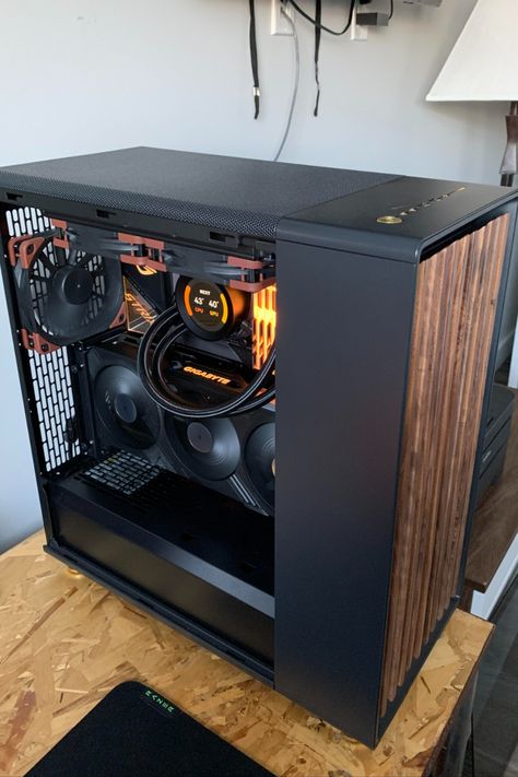 One of the highest rated PC Cases around! Also very aesthetically pleasing - available in other colours. #gaming #gamer #PC #PCBuilding #PCCase Black And Orange Pc Setup, Fractal Pc Case, Wooden Pc Setup, Minimalist Pc Build, Cool Pc Case, Gaming Pc Case Design, Wood Pc Setup, Aesthetic Pc Case, Wood Gaming Setup