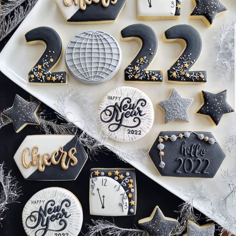 Nye Sugar Cookie, New Year’s Eve Cookies, New Years Cookies Decorated, Nye Cookies, New Years Eve Cookies, Happy New Year Cookies, New Year's Desserts, New Years Cookies, Cookie Cake Pie