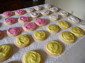 Copycat recipe for Cheryl and Co. sugar cookies with buttercream frosting Cookies With Butter, Sugar Cookies With Buttercream Frosting, Cookies With Buttercream Frosting, Easy Holiday Cookies, Butter Cream Frosting, Perfect Sugar Cookies, Yummy Sugar Cookies, Favorite Cookie Recipe, Best Sugar Cookies