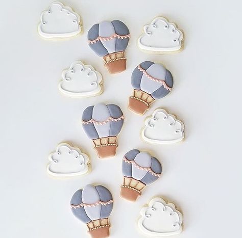 Hot Air Balloon Decorations Party, Balloon Cookies Decorated, Air Balloon Cookies, Hot Air Balloon Party Theme, Hot Air Balloon Shower, Hot Air Balloon Cookies, Picnic Baby Showers, Balloon Cookies