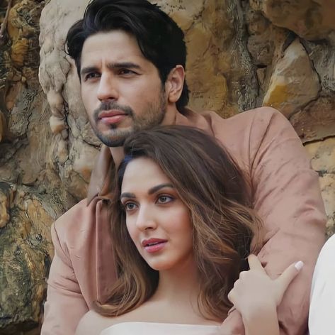 Sidharth Malhotra Kiara Advani, Indian Matrimony, Koffee With Karan, Brothers Movie, Sidharth Malhotra, Cute Celebrity Couples, Bride Photography Poses, Bollywood Couples, Bride Photography