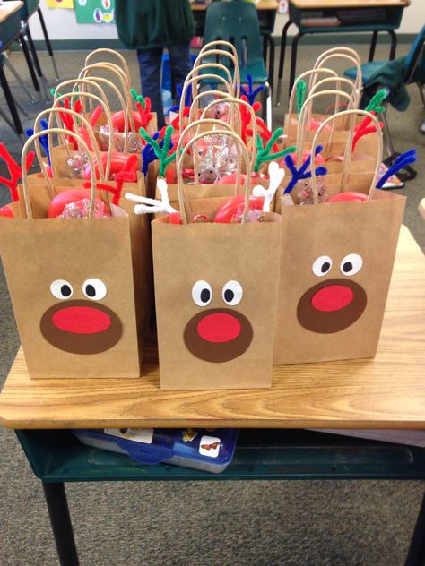 Christmas Goodies For Preschoolers, Christmas Birthday Goodie Bags, Christmas Party Loot Bags, Goodie Bag Ideas For Christmas, Christmas Goodie Bags For Preschoolers, Christmas Popcorn Bags Ideas, Classroom Christmas Party Goody Bags, Reindeer Goodie Bags, Toddler Christmas Goody Bag Ideas