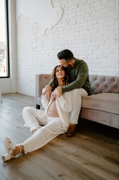 Maternity Sofa Photos, Sweats Maternity Shoot, Cozy Maternity Shoot Studio, Maternity Couch Poses, Maternity Indoor Photography, Cozy Maternity Shoot, Studio Maternity Shoot Couple, Indoor Maternity Photoshoot, Indoor Maternity Photos