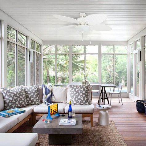 Indoor Sunrooms, Sunroom Additions, Modern Sunroom, Screened In Porch Furniture, Sunroom Windows, Porch Design Ideas, Traditional Porch, Screened Porch Designs, 3 Season Room