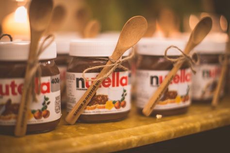 Nutella wedding favor with custom engraved wooden spoon. Mini Nutella Favors, Nutella Favors Gift Ideas, Nutella Wedding Favors, Nutella Party Favors, Italian Party Favors, Nutella Favors, Nutella Gifts, Infused Cupcakes, Mini Nutella