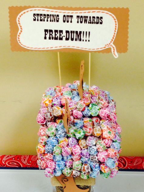 A "western theme" retirement bouquet using dum-dums. Retirement Candy Bouquet, Theme Retirement Party, Retirement Candy, Retirement Party Ideas, Dum Dums, Retirement Ideas, Best Costumes, Candy Bouquets, Western Theme Party