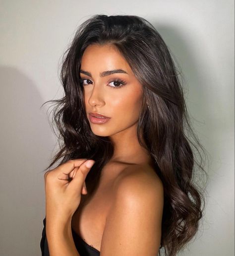 Latina Hair Color Ideas, Hair Color For Dark Hair, Color For Dark Hair, Latina Aesthetic Hair, Pelo Chocolate, Rambut Brunette, Latina Hair, Brunette Makeup, Chocolate Hair