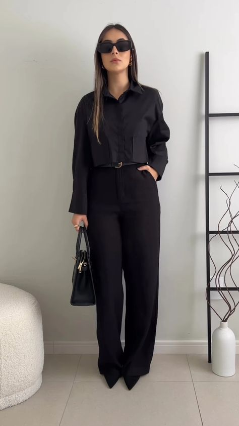 Closet Minimalista, Women's Fashion Set, Black Outfits, Fashion Black, Mix N Match, Outfits Casuales, Feminine Style, All Black, Fashion Inspo Outfits