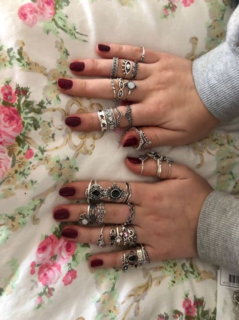 Chunky Silver Rings Aesthetic Grunge, Hand Full Of Rings, Ring Aesthetic, Cute Ring, Edgy Jewelry, Jewellery Ring, Green Ring, Single Ring, Accessories Silver