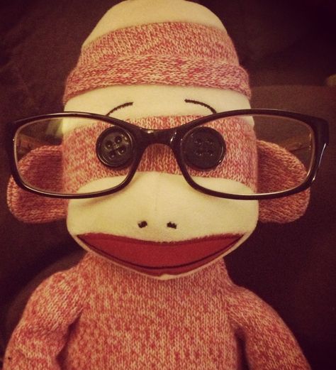 Smart Lil' Sock Monkey via www.littleheartshapeddiamond.com 2010s Nostalgia, 2013 Swag Era, Arte Grunge, Silly Cats Pictures, Monkey Business, Silly Images, Wearing Glasses, Sock Monkey, Silly Pictures