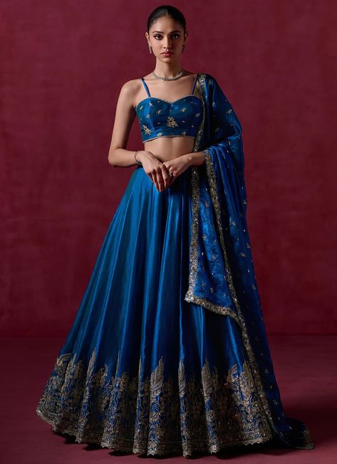 Modern Anarkali Designs, Sangeet Lehenga Designs, Hand Embroidered Lehenga, Wedding Season Outfit Indian, Lengha Plus Size, Indian Wedding Outfits Plus Size, Engagement Wear For Bride, Wedding Guest Lehenga Look, Modern Lengha Designs