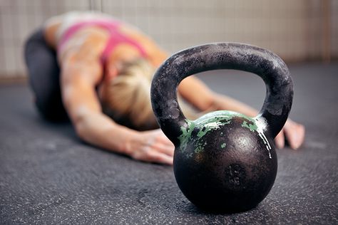 Bad news: overtraining is a thing. Good news: this gives you another excuse to prioritize recovery. Kettlebell Workout Beginner, Wods Crossfit, Cross Fitness, Sport Model, Crossfit Motivation, Outdoor Workout, Kettlebell Training, Kettlebell Swings, Silver Sneakers