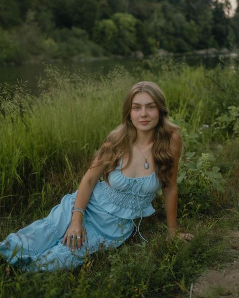 The stunning @lexioxhs Seriously a gem to be around, we had lots of giggles and bonding over how weird senior poses are but how cute they end up looking☺️ • • • #seniorpictures #seniorportraits #oregonseniorphotographer #oregonphotographer #oregoncandidphotographer #oregonstorysessions #naturephotography #pnwphotographer Key words - seniors, senior photos, portraits, river, outside session Senior Photography Poses, Key Words, Senior Poses, Senior Photographers, Senior Photography, Senior Photos, Senior Portraits, Senior Pictures, Photography Poses