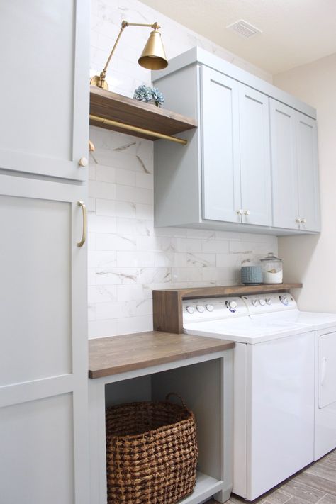 Showing off Lindsay! from Thrifty Decor Chick Narrow Mudroom Laundry Room Ideas, Laundry Combo, Service Room, Landry Room, House Laundry Room, Laundry Mudroom, Mudroom Laundry, Modern Laundry, Room Storage Diy