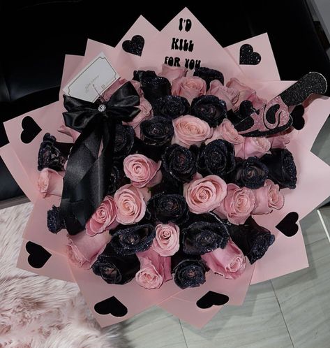 Black Rose Bouquet Gift, Pink And Black Flower Bouquet, Black Eternal Rose Bouquet, Bouquet Of Flowers Gift Birthdays, Pink And Black Bouquet, Black Flowers Bouquet, Black And Pink Roses, Black And Pink Flowers, Ramo Ideas