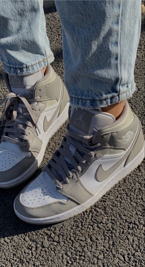 Jordan 1 Mid Linen, Best Mens Shoes, Linen Shoes, Mens Shoes Casual, Pretty Sneakers, Boty Nike, White Nike Shoes, All Nike Shoes, Best Shoes For Men