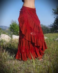 Red Long Skirt, Belly Dance Skirt, Mode Hippie, Earthy Outfits, Langer Rock, Skirt Maxi, Dance Skirt, Moda Boho, Looks Street Style