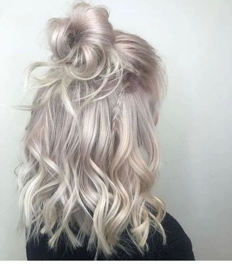 Blonde Afro, Halloween Hairstyles, Platinum Blonde Hair Color, Silver Blonde Hair, Icy Blonde Hair, Blonde Bob Wig, Silver Blonde, Icy Blonde, Blonde Hair Looks