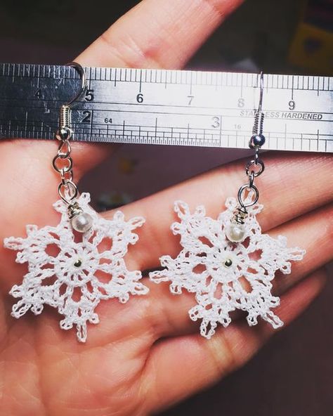 Joyce Wu on Instagram: "A pair of Snowflakes earrings ~are you really for Christmas 🎄 ? I used find threads and a 0.6mm hook to crochet them (length:5.5 centimetres includes earrings and width:3 centimetres). If you are interested in these, don’t hesitate to sent a message to me🥰 #crochetlove #crochetsnowflakes #snowflakes #snowflakeearrings #crocheting" Crochet Embroidery Floss, Snowflake Crochet, Crochet Embroidery, Crochet Snowflakes, Snowflake Earrings, Rainbow Earrings, Half Circle, Embroidery Floss, Different Shapes