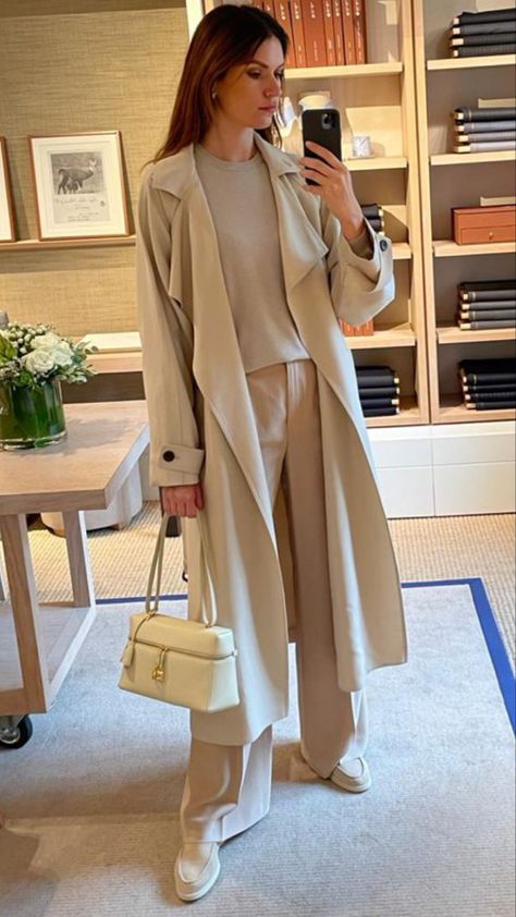 Loro Piana Outfit Woman, Loro Piana Shoes Women Outfit, Loro Piana Style Woman, Loro Piana Loafers Outfit, Loro Piana Shoes Outfit, Loro Piana Winter Outfit, Loro Piana Outfit, Loro Piana Loafers Women, Loro Piana Bag Outfit