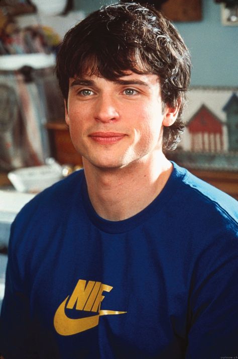 Young Tom Welling, Smallville Clark Kent, Charlie Baker, Tom Welling Smallville, Cheaper By The Dozen, Couples Drawings, Tom Welling, Clark Kent, Movie Stills