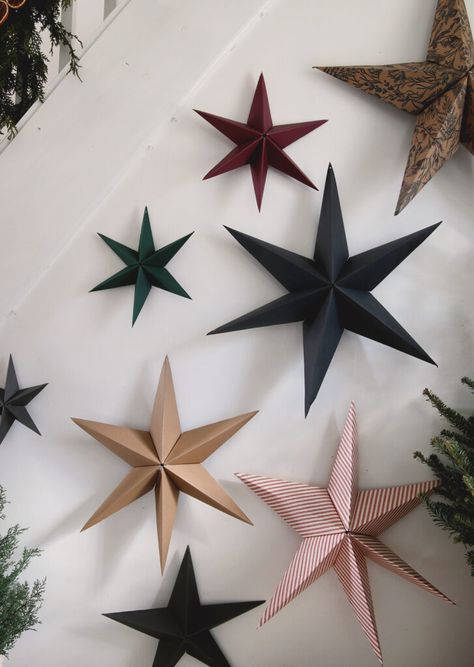 Learn how to make these easy 3D paper stars! Just a few supplies needed and you can have beautiful paper stars to decorate with in a few minutes! #diy #crafts #paperstars Paper 3d Stars Diy, How To Make Paper Snowflakes For Kids, How To Make A 3d Paper Star, How To Make A 3d Star Out Of Paper, 3d Paper Star Template, 3d Christmas Stars Diy, Diy 3d Paper Star, Straw Stars Diy Christmas Decorations, Wrapping Paper Stars Diy