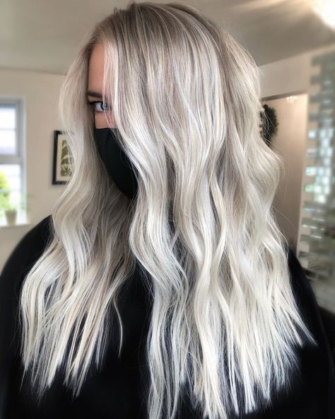 🇬🇧 BLONDES + BALAYAGE LOVER on Instagram: “CLEAN PEARL BLONDE 🐚 I don’t think I’ll ever get bored of creating little blonde babes 😍 High impact foilage for this beaut still leaving…” High Impact Balayage, High Impact Blonde, Icey Blonde, Blonde Hair Goals, Winter Blonde, Really Curly Hair, Pearl Blonde, 2020 Hairstyles, Summer Blonde Hair