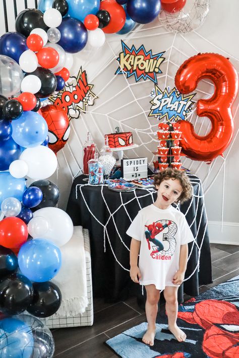 Spider-Man birthday decor ideas for 3rd birthday Batman And Superman Birthday Party, Spider Man Theme Decoration, Spider Man Birthday Decor Ideas, Small Spider Man Birthday, Spider Man Birthday Theme Ideas, Spider Man Birthday Party Ideas Simple, Spiderman Birthday Ideas Decoration, Spidey Birthday Decorations, Spider Man Kids Party