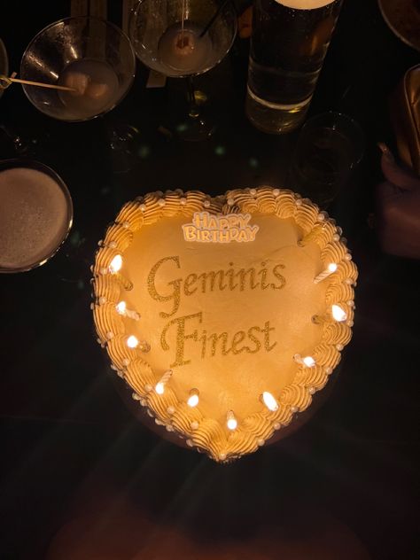 Gemini Birthday Party Theme, Gemini Birthday Aesthetic, Gemini Birthday Cake Ideas, Gemini Birthday Cakes, Gemini Bday Cake, Gemini Cake Aesthetic, Gemini Season Cake, Gemini Cake Birthday, Gemini Szn Cake