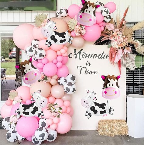 Cow Baby Shower Theme, Cow Birthday Parties, Cow Baby Showers, Farm Themed Birthday Party, Fest Temaer, Cowgirl Birthday Party, Cow Birthday, Farm Birthday Party, Garland Arch