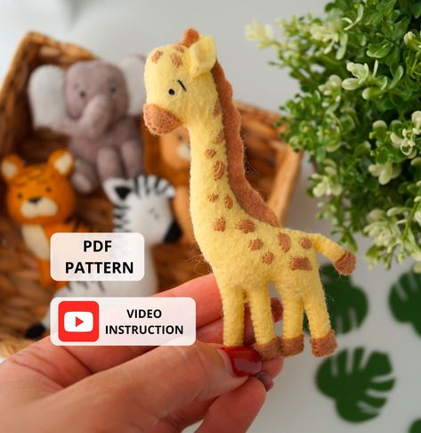 African Nursery, Giraffe Sewing Pattern, Felt Giraffe, Felt Ornaments Diy, Baby Toys Newborn, Felt Ornaments Patterns, Felt Toys Patterns, Felt Projects, Felt Garland