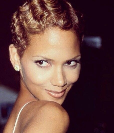 Halle Berry Short Hair Styles African American, Black Women Short Hairstyles, Curly Hairstyles For Black Women, Popular Short Hairstyles, Quick Weave Hairstyles, Finger Waves, Short Curly Haircuts, Look Short, Black Curly Hair