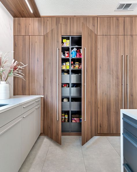 The beautifully integrated pantry provides ample space while maintaining Leicht’s kitchen cabinets’ clean, elegant lines. It is a perfect blend of functionality and aesthetics photography: Brett Hillyard #LeichtKitchen #luxuryhome #luxuryrealestate #luxurydesign #kitchendesign #kitchendecor #cabinets #kitchenrenovation #kitchenstyle #luxurykitchen #kitchensofinstagram #kitchenlove #kitchenlife #kitchenmakeover #storagesolution #kitchencabinets Modern European Kitchen, Italian Kitchen Cabinets, Kitchen Cabinets Showroom, Little Italy San Diego, Luxury Kitchen Designs, Best Kitchens, European Kitchen Cabinets, European Kitchen, European Kitchens