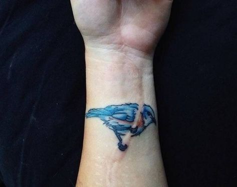 21 Tattoos That People Used To Cover Up Their Insecurities - Wow Gallery Birthmark Tattoo, Bluebird Tattoo, Tattoo Over Scar, Scar Cover Up, Tattoos To Cover Scars, Scar Tattoo, Clever Tattoos, Tattoos For Women Half Sleeve, Wrist Tattoos For Women