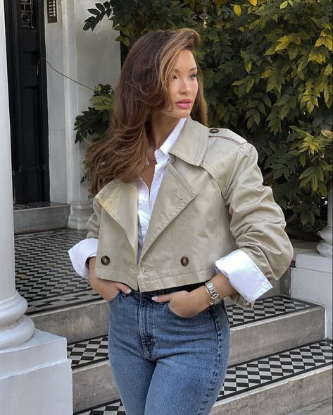 Lillie Grace, Trench Outfit, Chic Outfits Classy, Cropped Trench Coat, Corporate Outfits, Elegante Casual, Casual Chic Outfit, Coat Outfits, Looks Chic